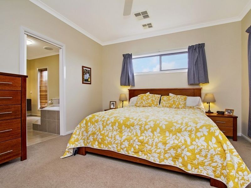 40 Aurina Drive, Hidden Valley VIC 3756