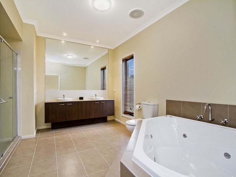 40 Aurina Drive, Hidden Valley VIC 3756
