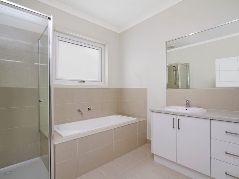 18 & 20 Buckland Hill Drive, Wallan VIC 3756