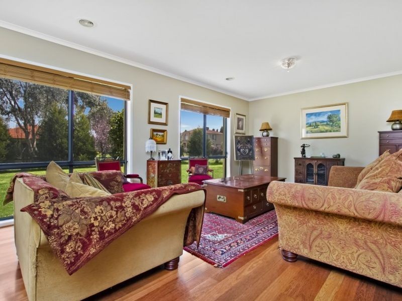 33 Augusta Way, Hidden Valley VIC 3756