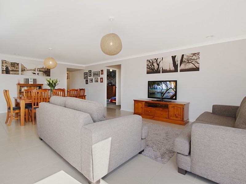 22 Carmelo Court, Hidden Valley VIC 3756