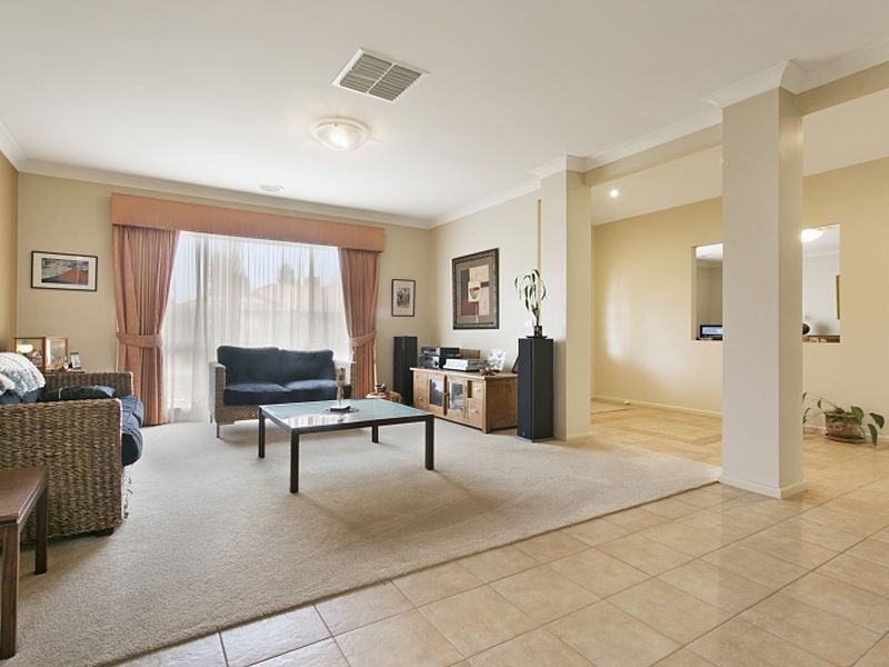 14 Augusta Way, Hidden Valley VIC 3756