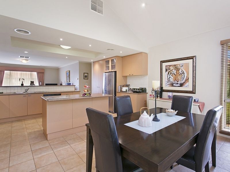 14 Augusta Way, Hidden Valley VIC 3756