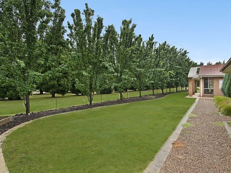 14 Augusta Way, Hidden Valley VIC 3756