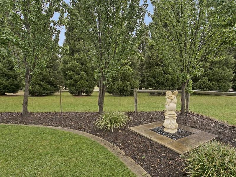 14 Augusta Way, Hidden Valley VIC 3756