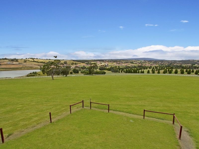 31 Siena Way, Hidden Valley VIC 3756