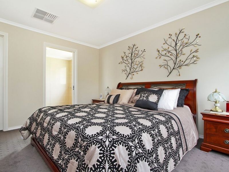 31 Siena Way, Hidden Valley VIC 3756