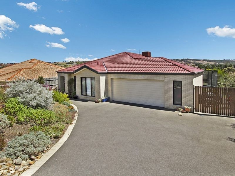 247 Hidden Valley Boulevard, Hidden Valley VIC 3756