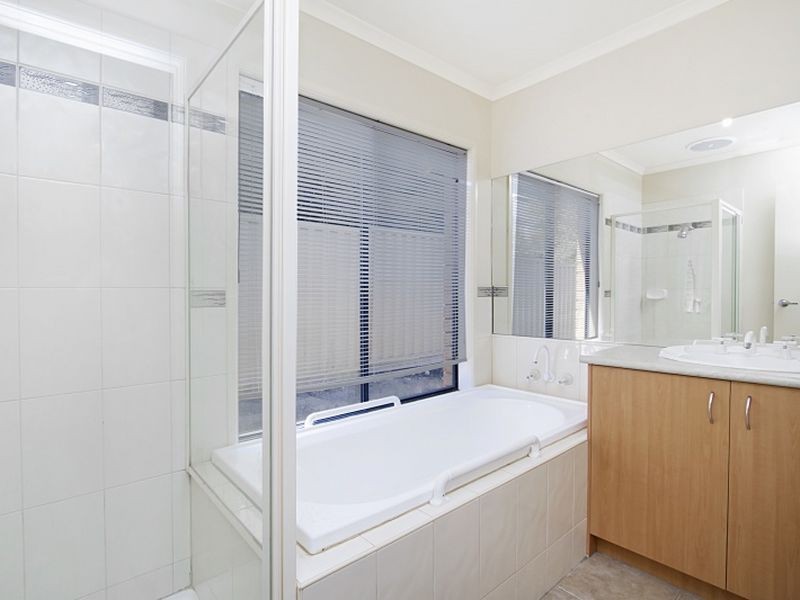 2 Banksia Court, Kilmore VIC 3764
