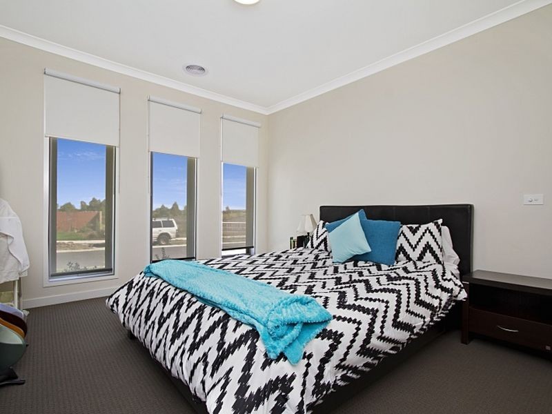 18 Halycon Bend, Beveridge VIC 3753