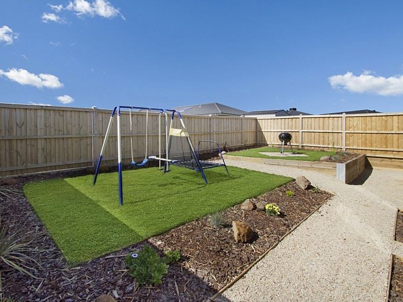 18 Halycon Bend, Beveridge VIC 3753