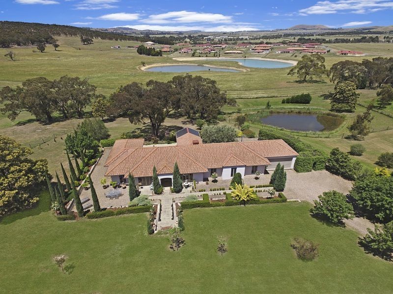 700 Valley Drive, Hidden Valley VIC 3756