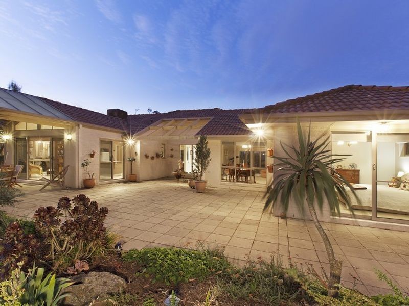 700 Valley Drive, Hidden Valley VIC 3756