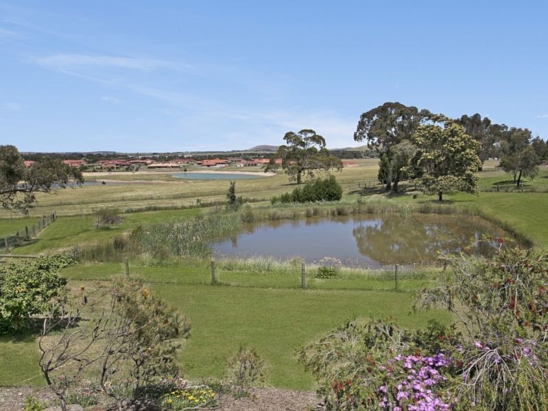 700 Valley Drive, Hidden Valley VIC 3756