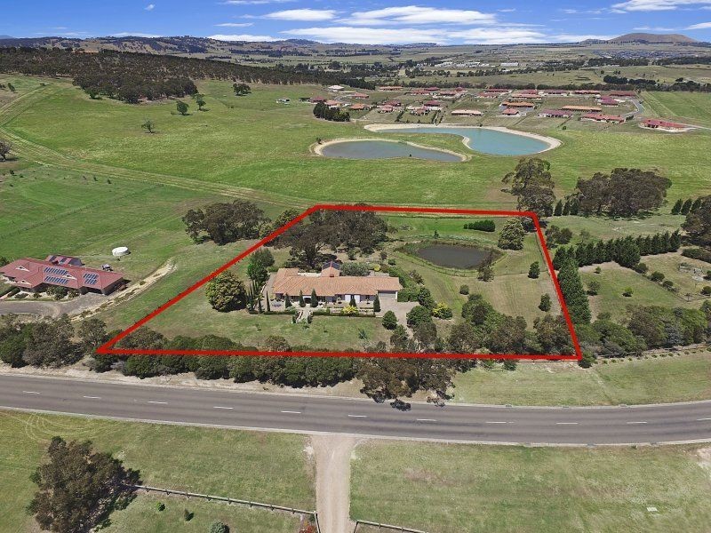 700 Valley Drive, Hidden Valley VIC 3756