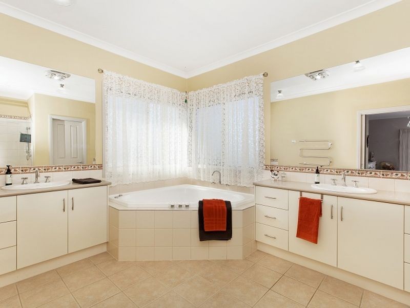 1 Ironbark Court, Hidden Valley VIC 3756