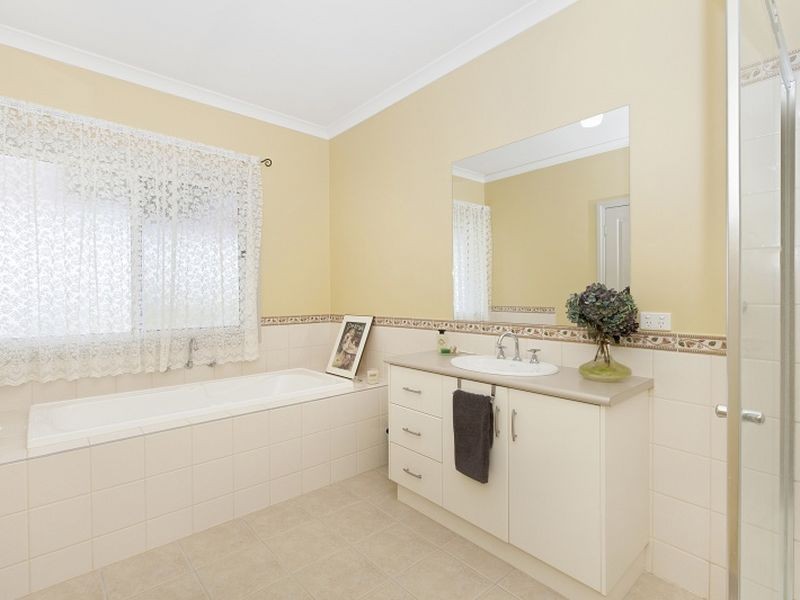 1 Ironbark Court, Hidden Valley VIC 3756