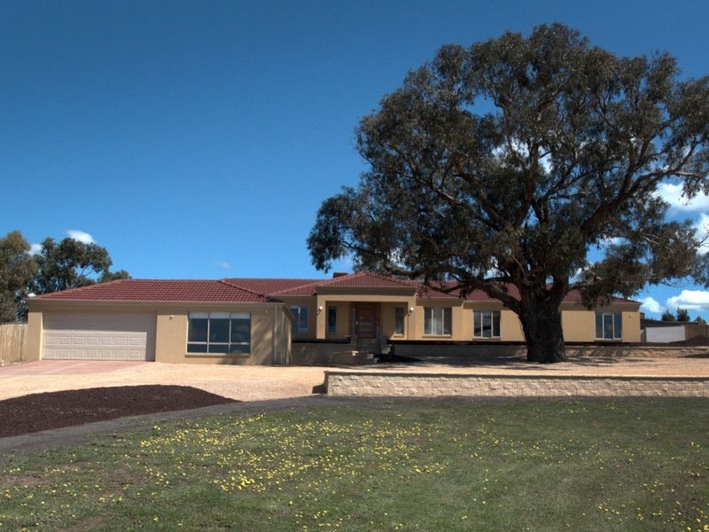 2 Carmelo Court, Hidden Valley VIC 3756