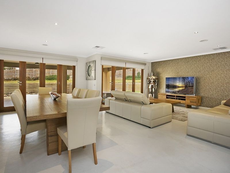 2 Carmelo Court, Hidden Valley VIC 3756