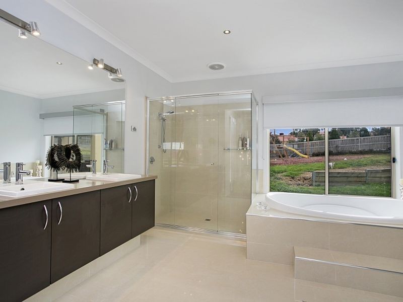 2 Carmelo Court, Hidden Valley VIC 3756