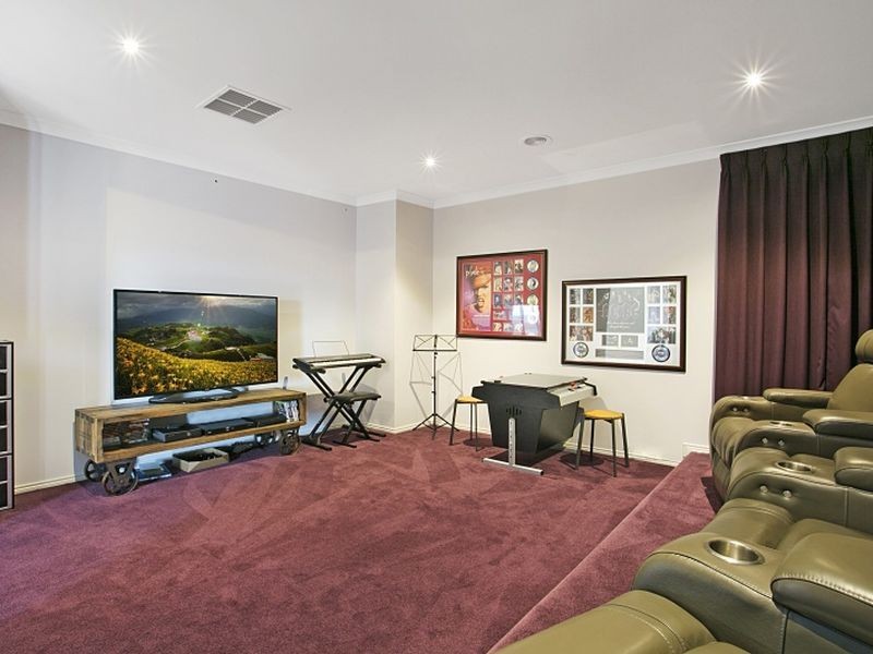 2 Carmelo Court, Hidden Valley VIC 3756