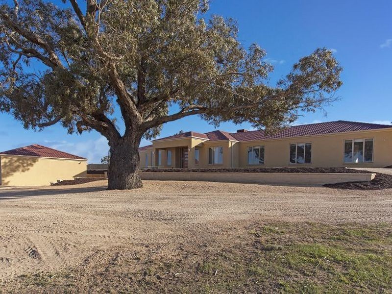 2 Carmelo Court, Hidden Valley VIC 3756