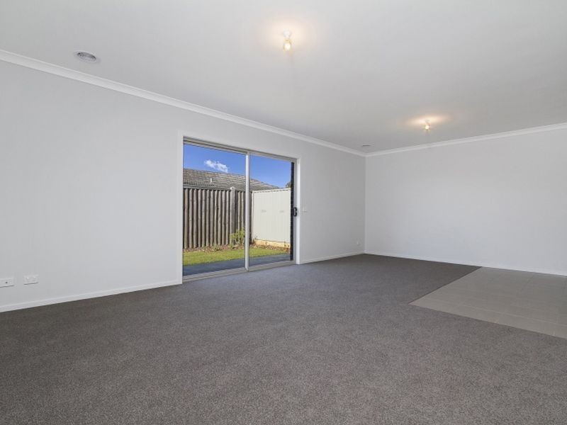 9/43 Darraweit Road, Wallan VIC 3756