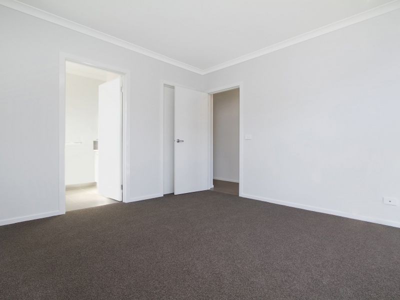 9/43 Darraweit Road, Wallan VIC 3756