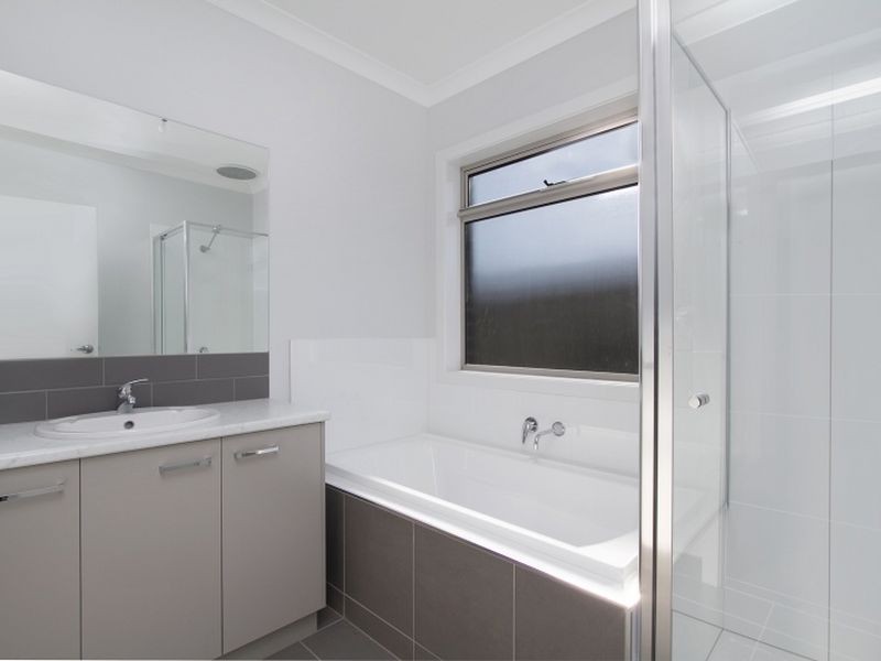 9/43 Darraweit Road, Wallan VIC 3756