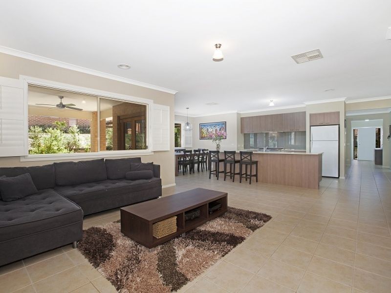 41 Carmelo Court, Hidden Valley VIC 3756