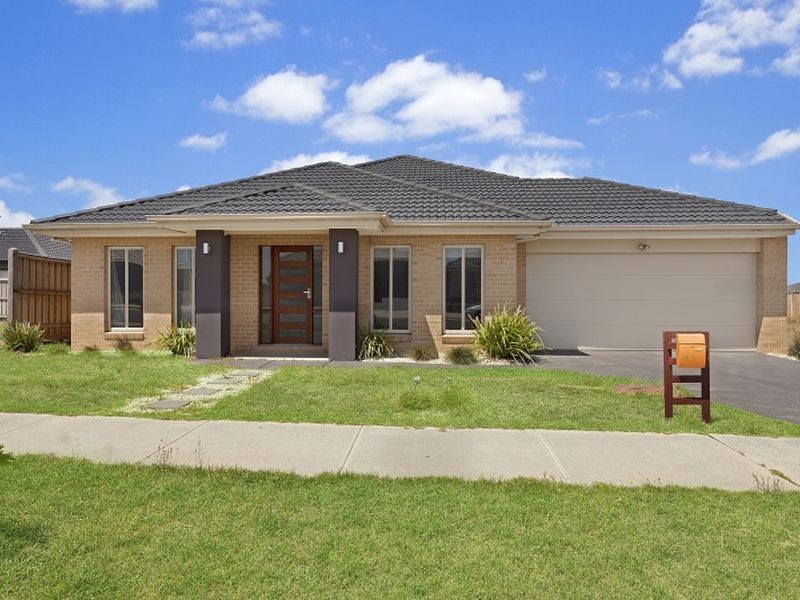 43 Golf Links Drive, Beveridge VIC 3753