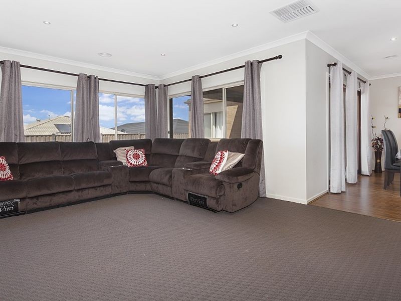 43 Golf Links Drive, Beveridge VIC 3753