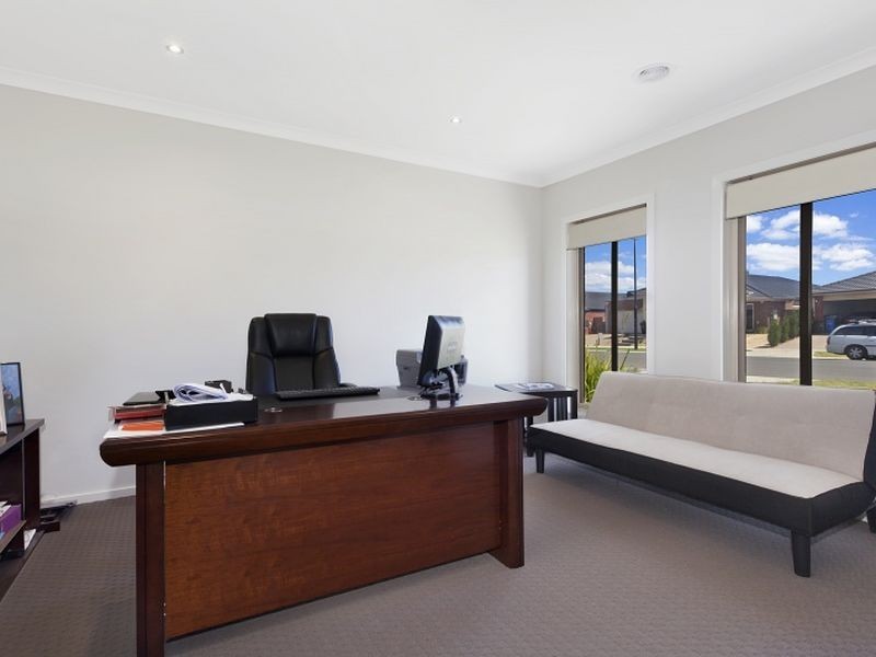 43 Golf Links Drive, Beveridge VIC 3753