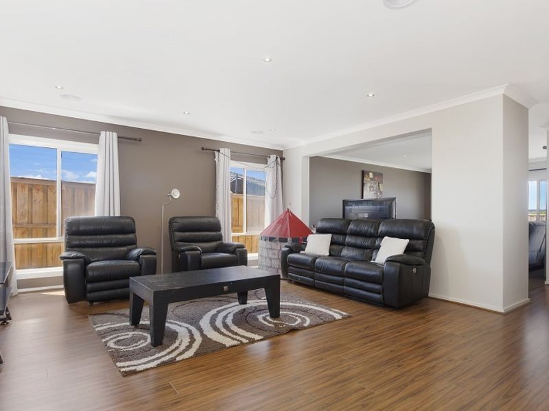 43 Golf Links Drive, Beveridge VIC 3753