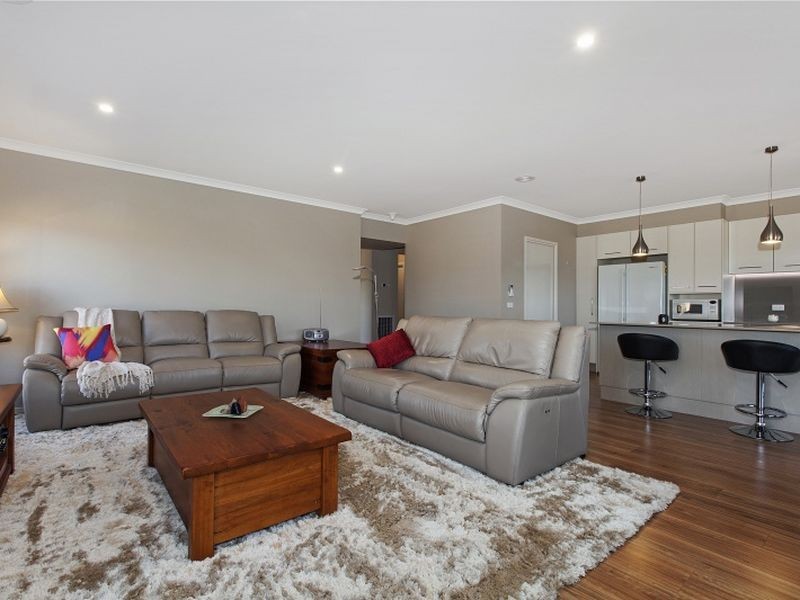 17 Halycon Bend, Beveridge VIC 3753