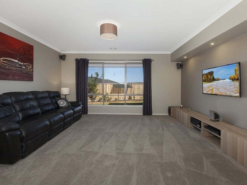 17 Halycon Bend, Beveridge VIC 3753