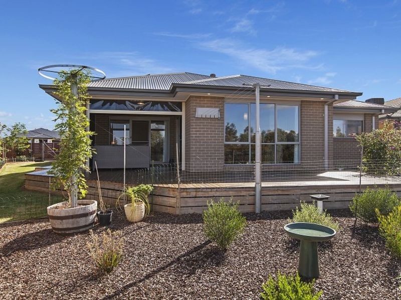 17 Halycon Bend, Beveridge VIC 3753