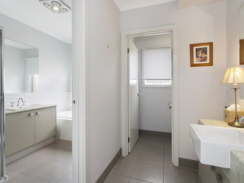 24 Aurina Drive, Hidden Valley VIC 3756