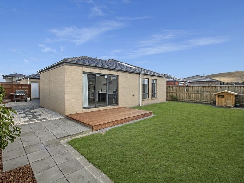 11 Buckland Hill Drive, Wallan VIC 3756