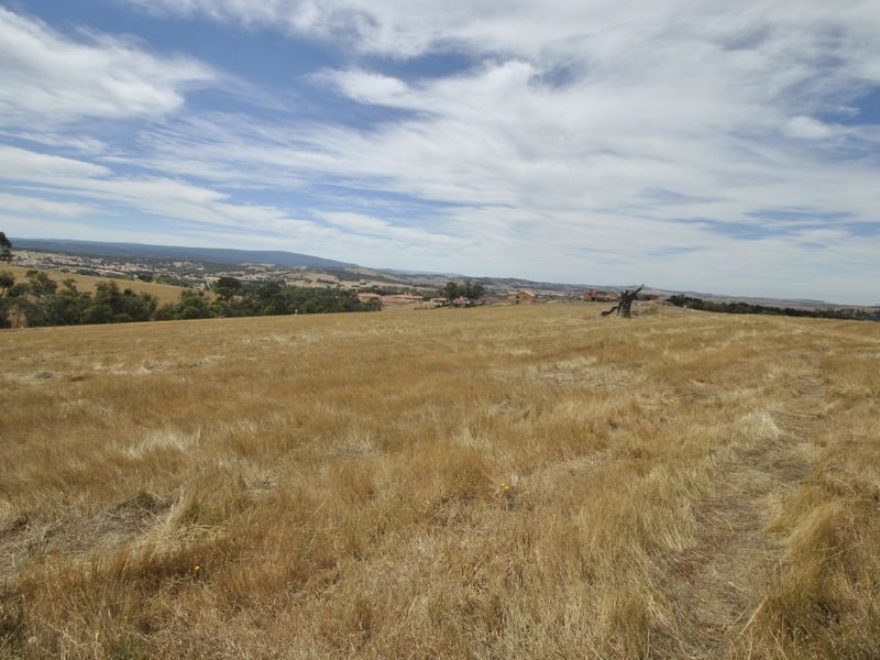 85 Carmelo Court, Hidden Valley VIC 3756