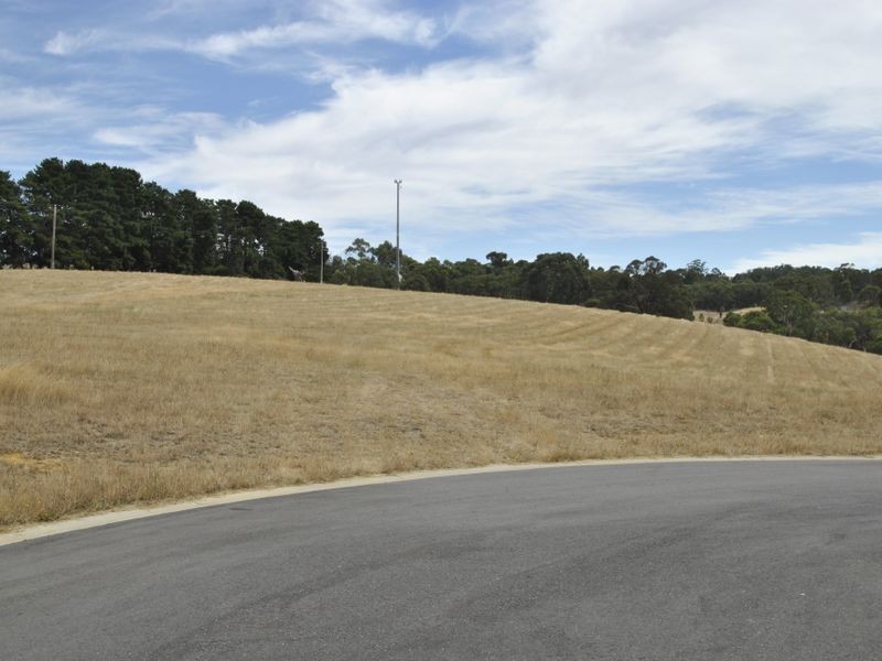 85 Carmelo Court, Hidden Valley VIC 3756