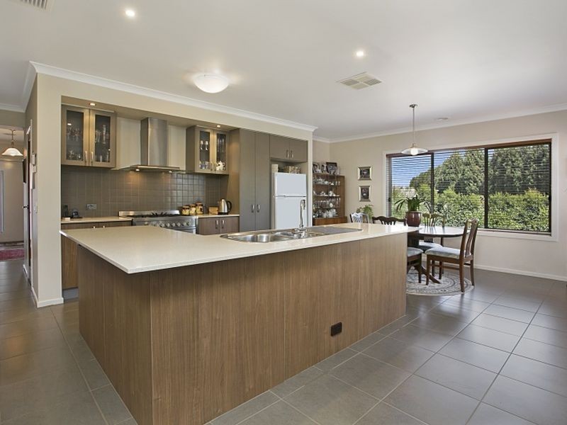 74 St Andrews Close, Hidden Valley VIC 3756