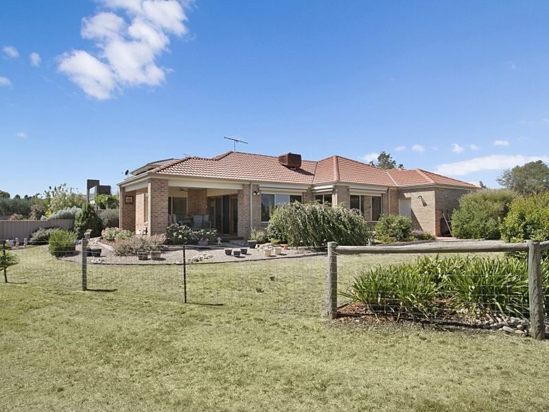 74 St Andrews Close, Hidden Valley VIC 3756
