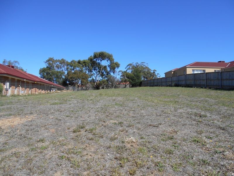 4 Carmelo Court, Hidden Valley VIC 3756