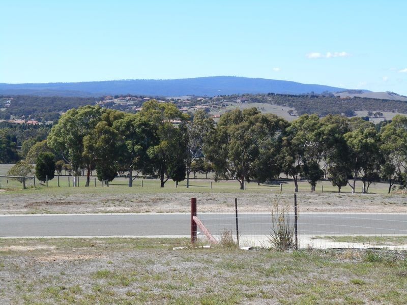 4 Carmelo Court, Hidden Valley VIC 3756