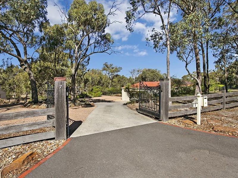 7 Villa Cora Court, Hidden Valley VIC 3756