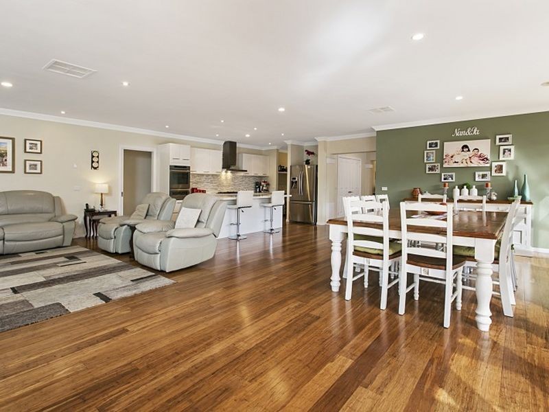 20 Lakeside Drive, Hidden Valley VIC 3756