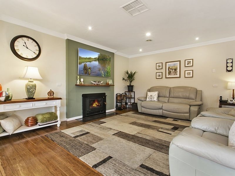 20 Lakeside Drive, Hidden Valley VIC 3756