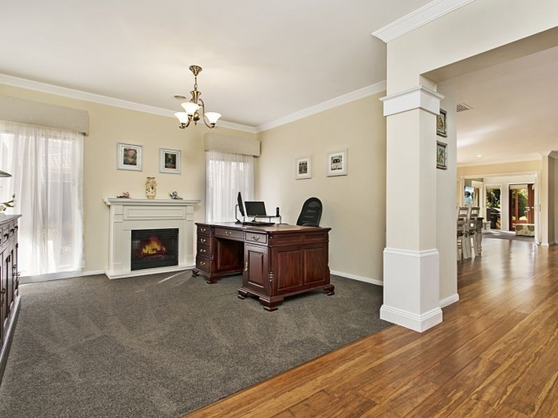 20 Lakeside Drive, Hidden Valley VIC 3756