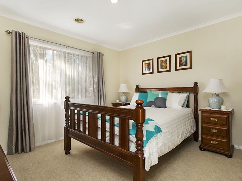 20 Lakeside Drive, Hidden Valley VIC 3756